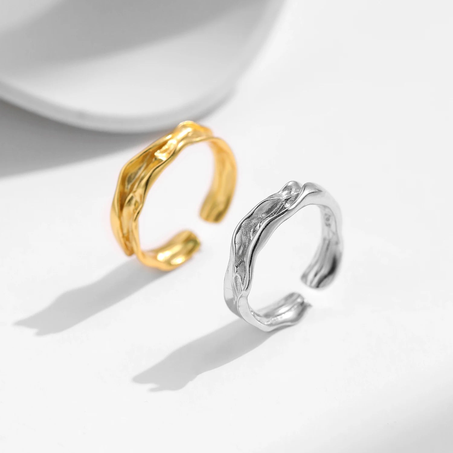 Athena ring by Orea – adjustable 925 sterling silver, minimalist and elegant design