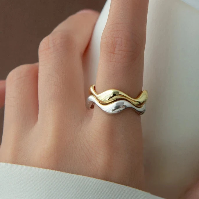 Wave ring by Orea – adjustable 925 sterling silver, minimalist and elegant design