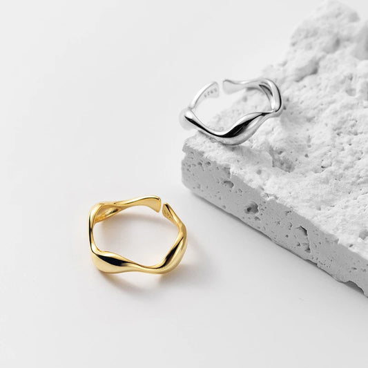 Wave ring by Orea – adjustable 925 sterling silver, minimalist and elegant design